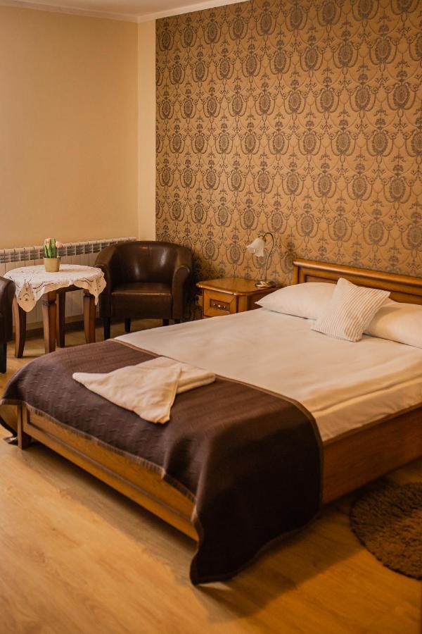 Hotel Przedzamcze Dzialdowo Exterior foto